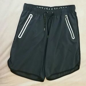 NWOT black Men's athletic shorts